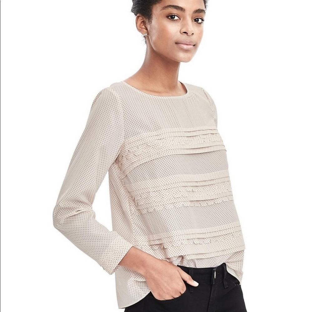 EUC Banana Republic square scalloped dot top